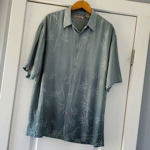 Hollis River ambre light green leaf print shirt!